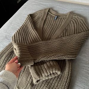 Army green chunky knit sweater
